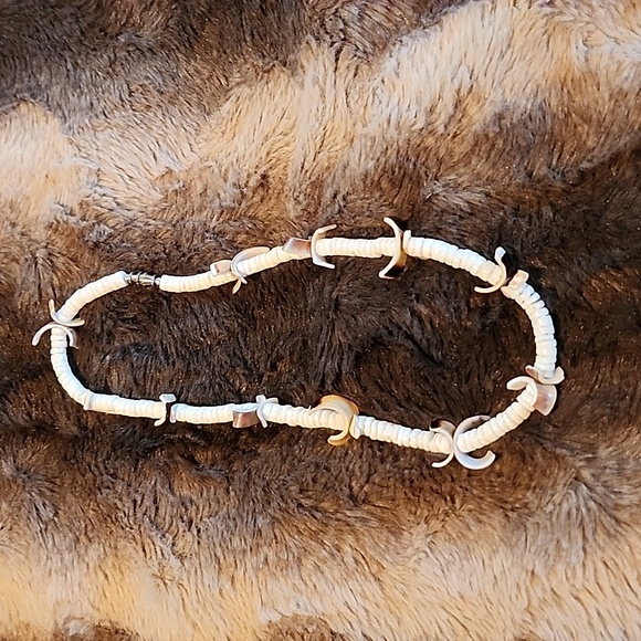 Shell Necklace - Picture 5 of 5